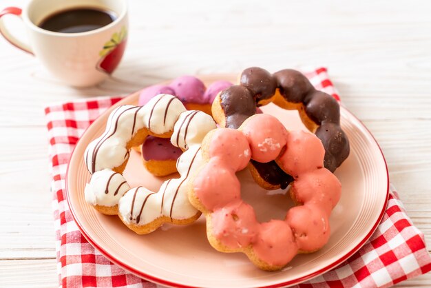 beignet avec café noir