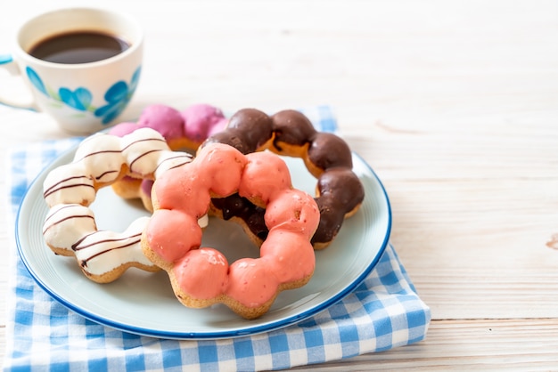 beignet avec café noir