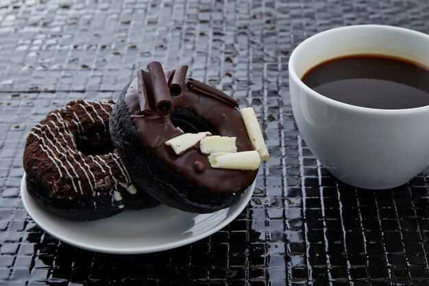 Beignet avec du café