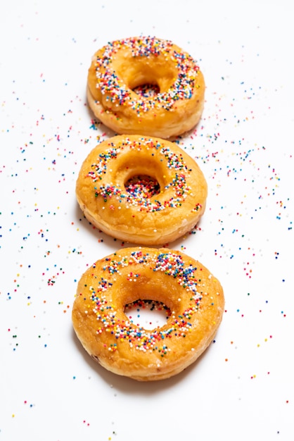 Beignet avec pépites colorées