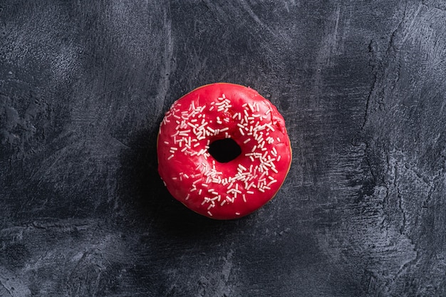 Beignet rose avec des paillettes