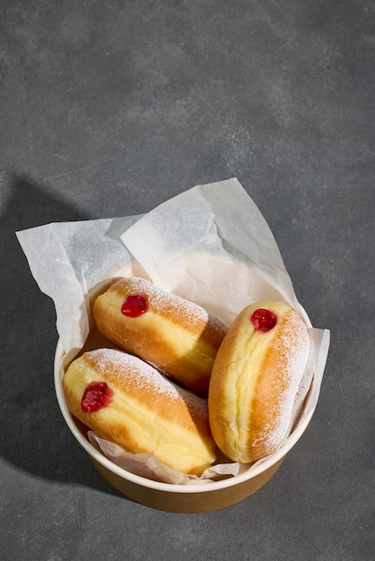 Beignets à la gelée fraîchement cuits