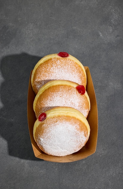 Beignets à la gelée fraîchement cuits