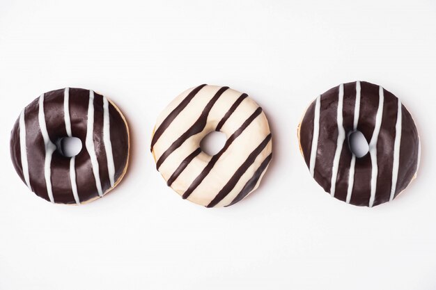 Beignets glacés au chocolat blanc et noir