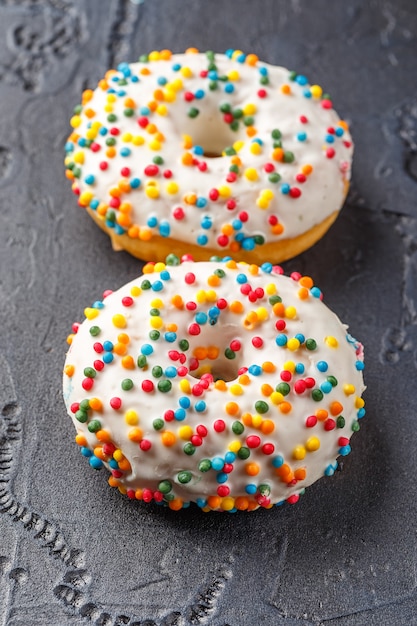 Beignets glacés avec diverses pépites