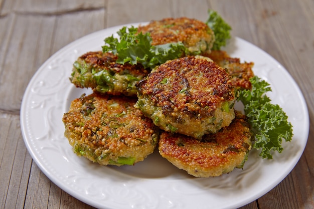 Beignets de quinoa au chou frisé et fromage cheddar