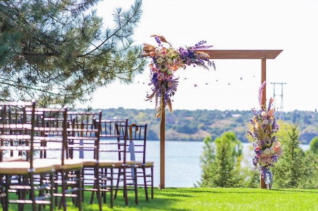 Un bel endroit pour une cérémonie de mariage en plein air.