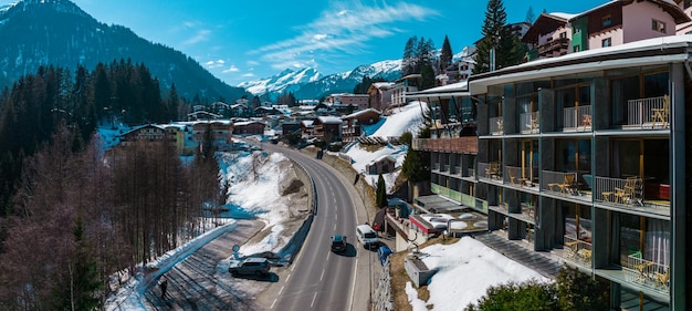 Bel hôtel de luxe situé sur les montagnes dans la célèbre station de ski