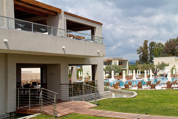 Bel hôtel près de la mer en Grèce