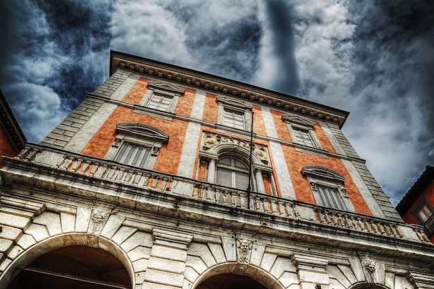 Bel immeuble sur la Piazza Garibaldi Pise