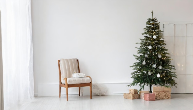 bel intérieur de salon minimaliste avec cheminée et décor de sapin de Noël