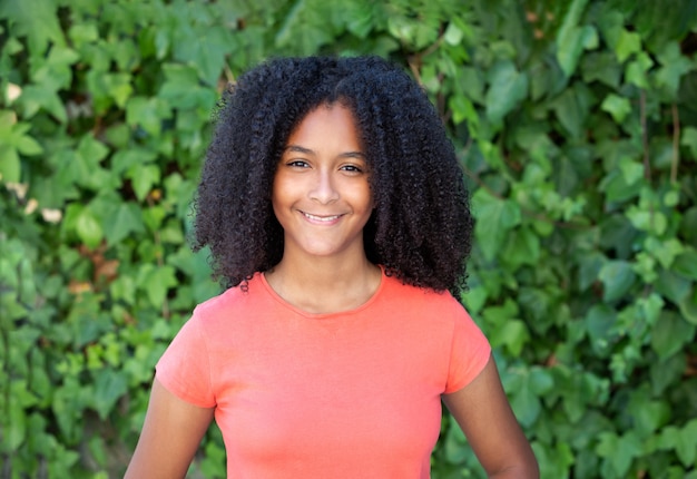 Belle adolescente afro américaine