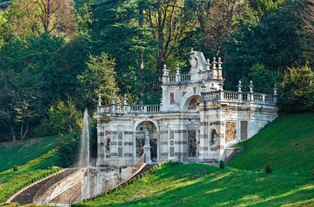 Photo belle architecture de la villa médiévale della regina en italie