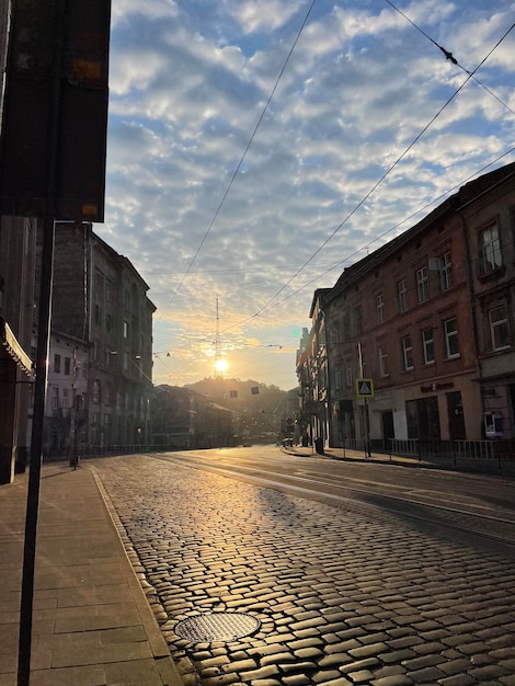 belle aube dans le centre de Lviv