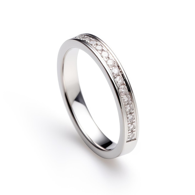 Belle bague de fiançailles de mariage design avec diamants sur blanc isolat