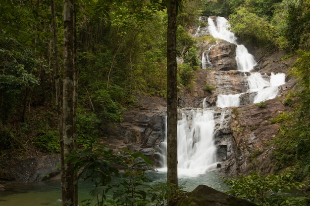 Belle cascade de Lampi à KhaoLak - Parc national de Lumru