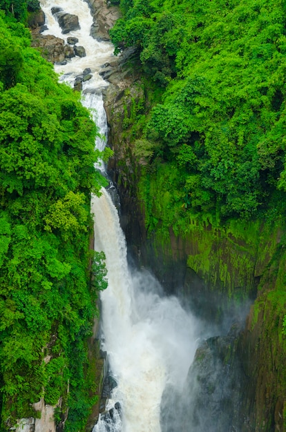 Belle cascade de l&#39;Unesco Haew Narok à Khao Yai