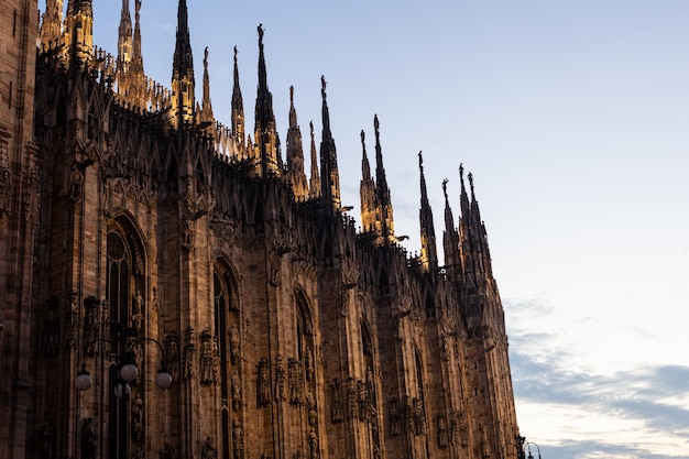 Belle cathédrale de Milan vue rapprochée Duomo di Milano closeup