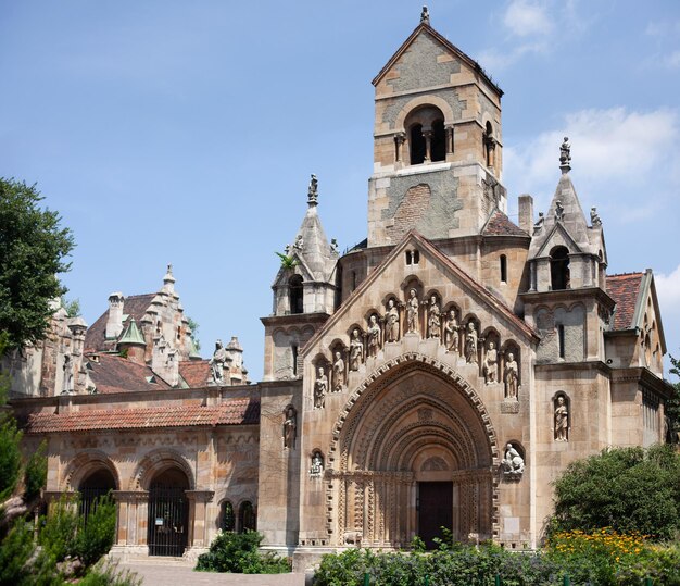 Belle chapelle dans le château de Vajdunyad. Hongrie. Budapest