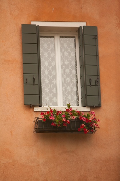 belle et colorée rue de Venise l'une des plus belles et des plus anciennes villes d'Italie