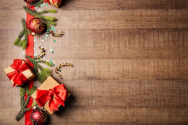 Belle composition de Noël sur fond de bois