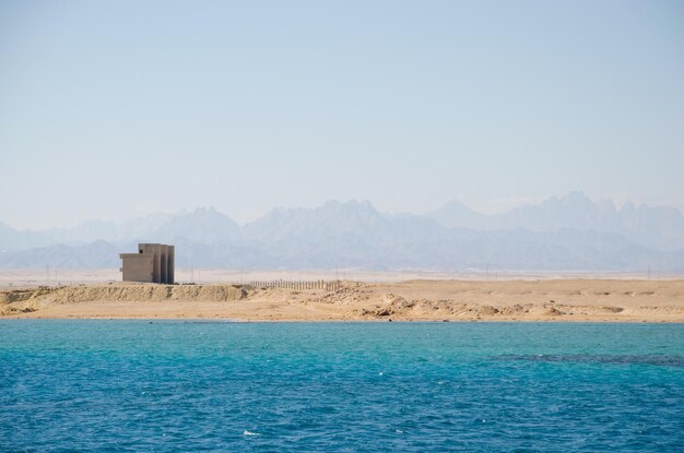 La belle côte de la mer Rouge en Égypte.