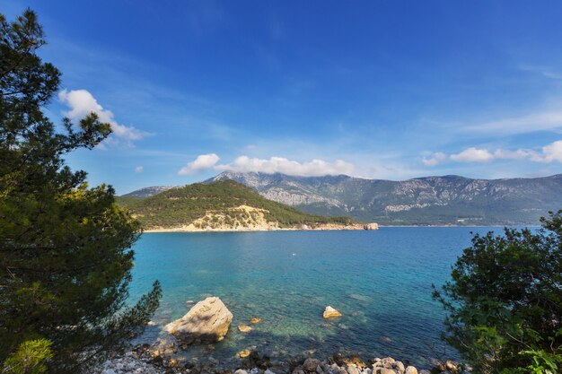 Belle côte de la mer en Turquie