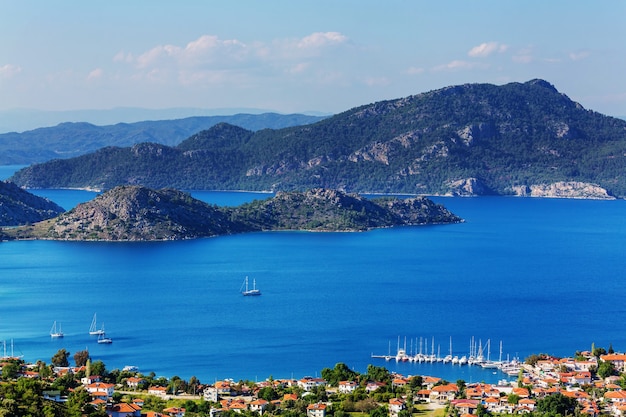 Belle côte de la mer en Turquie