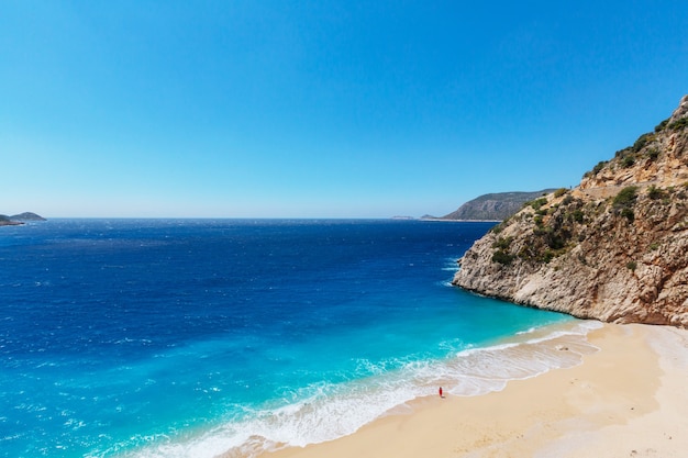 Belle côte de la mer en Turquie