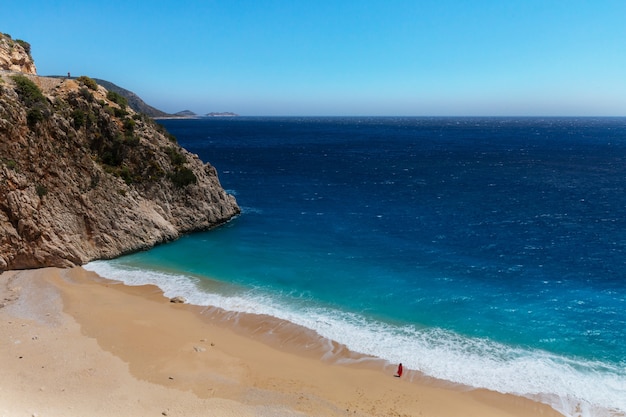 Belle côte de la mer en Turquie