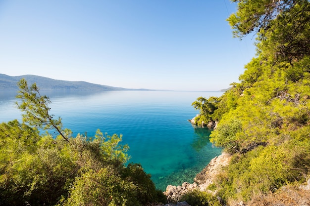 Belle côte de la mer en Turquie