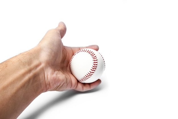 Belle dans les mains d'une balle de baseball sur fond blanc myach