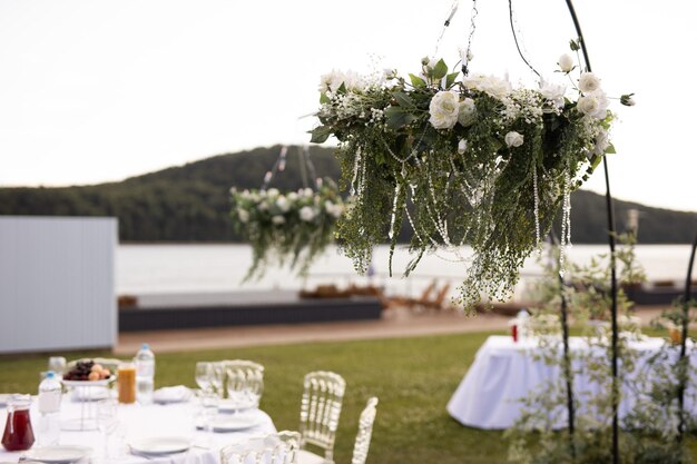 belle décoration de fleurs de mariage pour la cérémonie