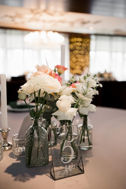 Belle décoration sur le mariage au restaurant