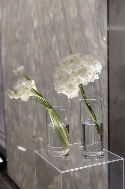 Belle décoration de mariage romantique et élégante pour un dîner de luxe en Italie Toscane Design floral moderne pour un mariage en plein air