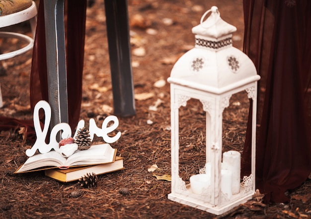 Photo belle décoration pour la table de mariage sur la nature