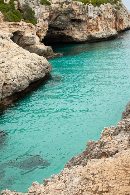 Belle eau de mer bleu clair à Majorque Espagne mer paysage de plage