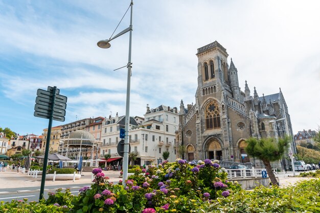 La belle église Sainte-Eugénie de Biarritz un après-midi d'été