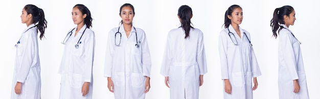 Belle femme asiatique professionnelle d'infirmière de docteur dans le stéthoscope de cheveux d'uniforme de blouse de laboratoire sourit, se tient et marche dans l'hôpital médical, fond blanc d'éclairage de studio, portrait de pack de groupe de collage 360