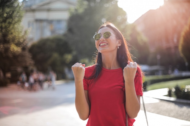 Belle Femme Asiatique Se Sentir Réussie