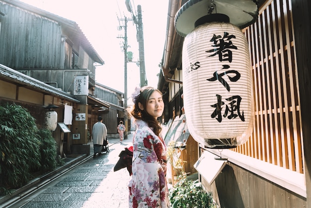 Belle femme au Japon