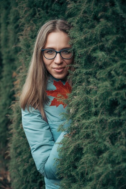 Belle femme d'automne