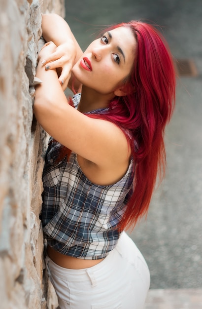 Une Belle Femme Aux Cheveux Colorés