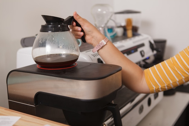 belle femme barista