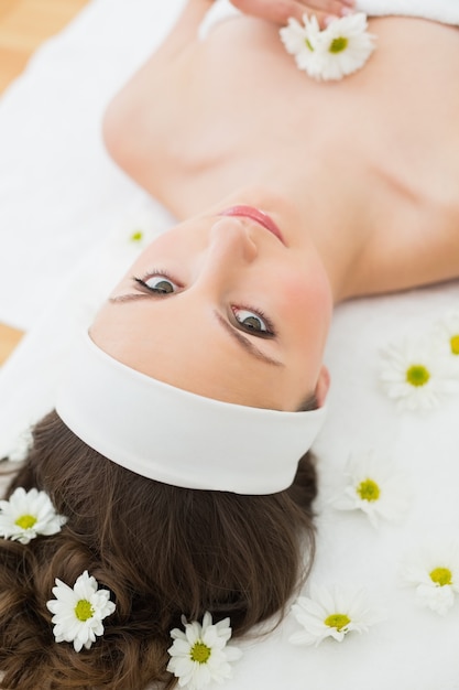 Belle femme dans un salon de beauté