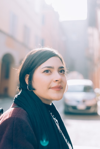 Photo belle femme à l'extérieur