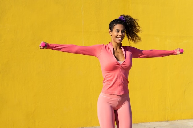 Belle femme noire afro formation fitness