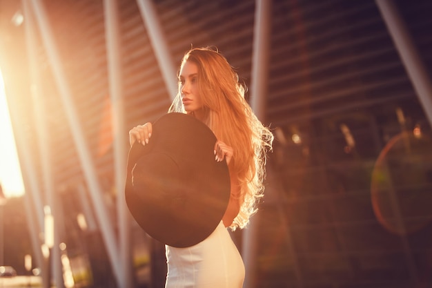 Belle femme en robe