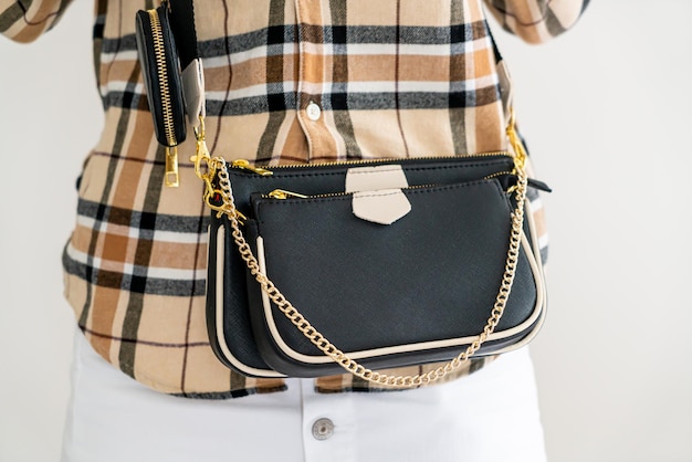 belle femme sac en cuir cross body