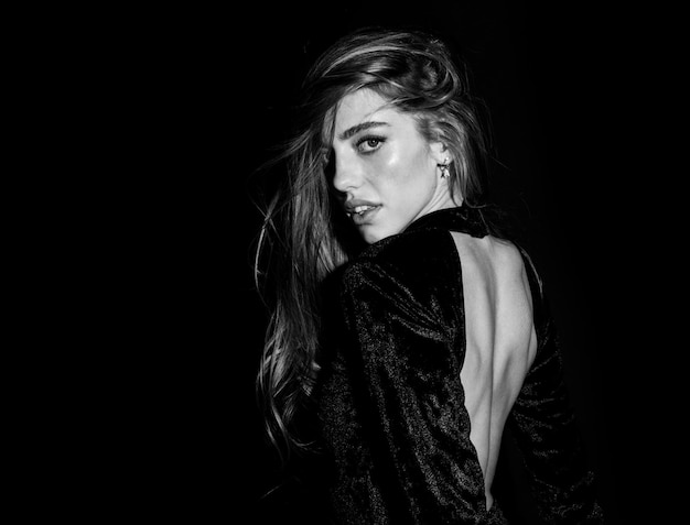 Belle Femme Sensuelle Mannequin Sexy Femme Qui Pose En Studio | Photo